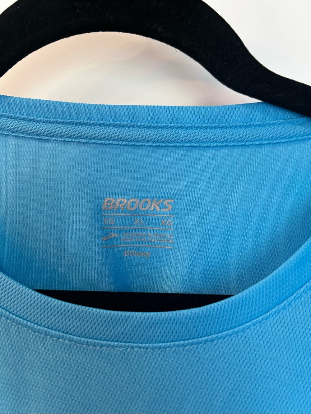 Brooks RunDisney Tech shirt Unisex fit - Picture 2 of 3